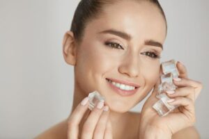 فواید استفاده از یخ برای پوست صورت
