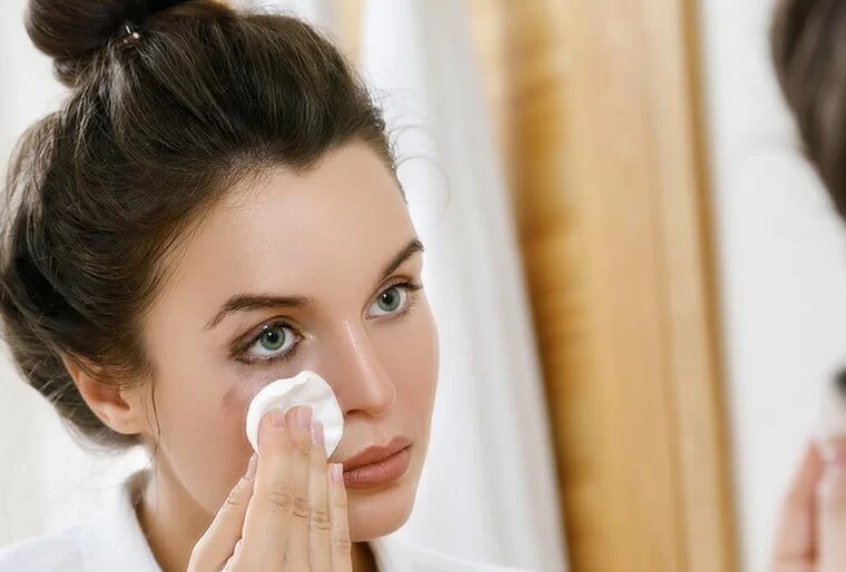 پاک کردن آرایش صورت با صابون