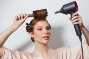 روش صحیح خشک کردن مو 