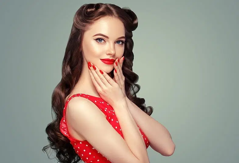 آرایش کلاسیک قرمز